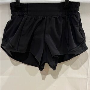 Lululemon Athletica shorty Hot High Rise Black shorts size 4